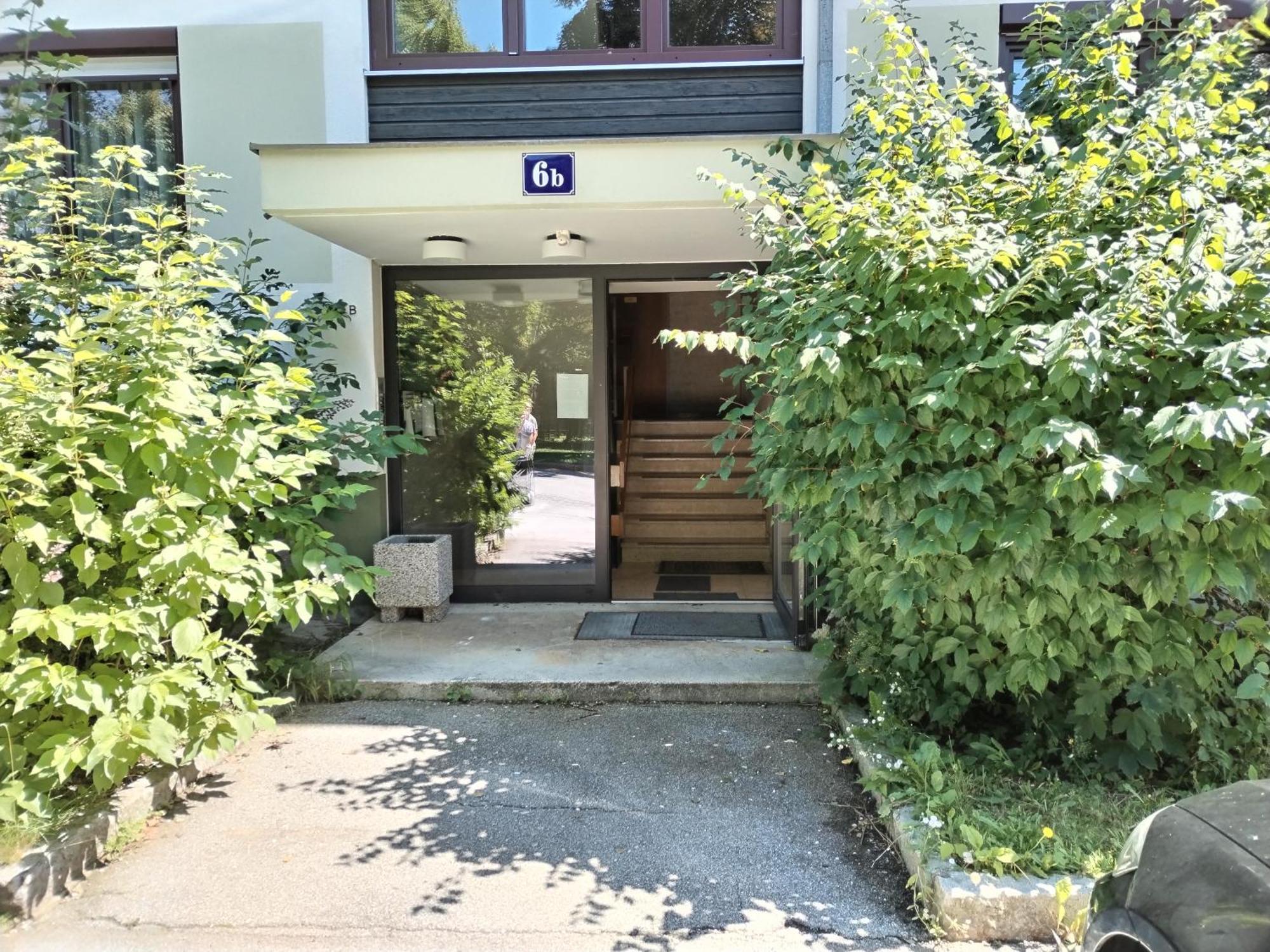 Waldeslust Warmbad Mit Balkon Und Privatem Parkplatz Lägenhet Villach Exteriör bild
